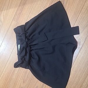 Aritzia Wilfred paper bag black shorts